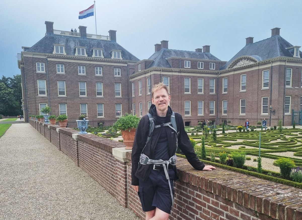 Knut Lyngstad at Paleis het Loo during a bicycle excursion.