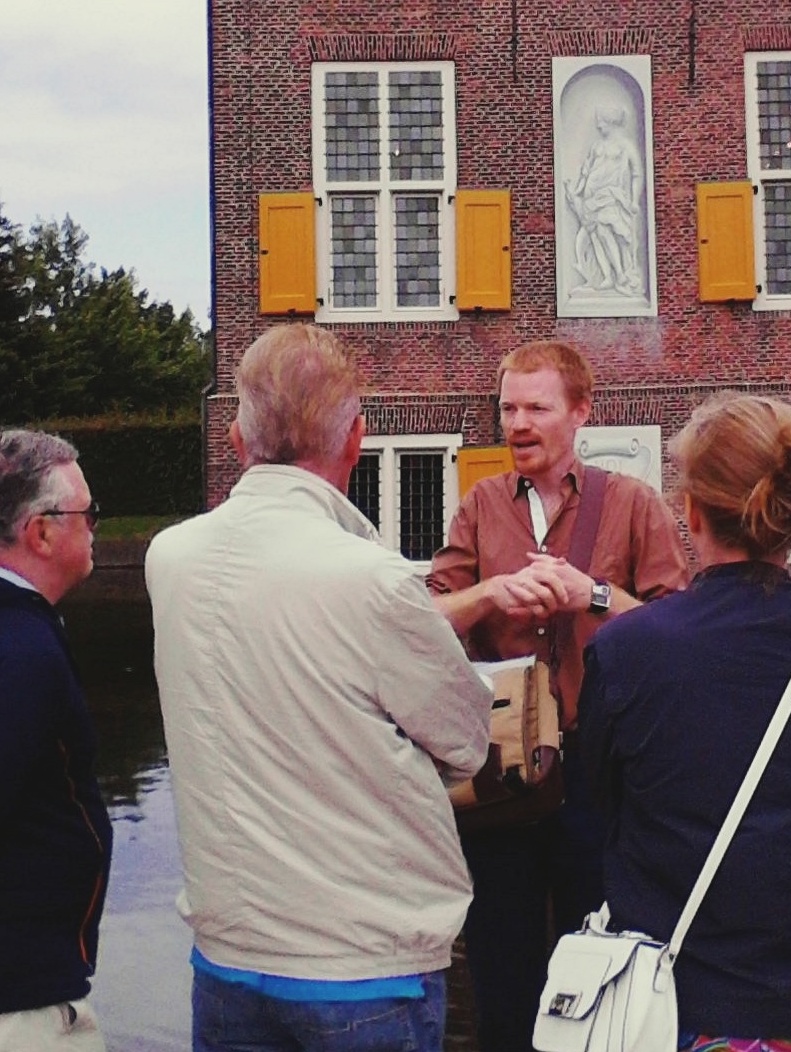 Guided tour in Amsterdam with canals and old houses